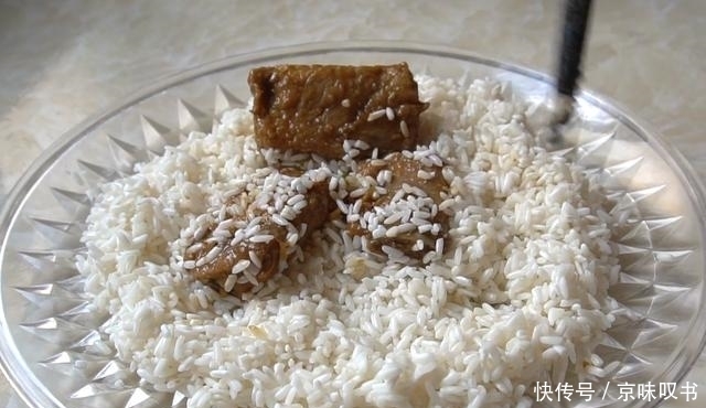 一滴水|排骨最解馋的做法,不加一滴水,软烂又入味,肉香里还夹着米香