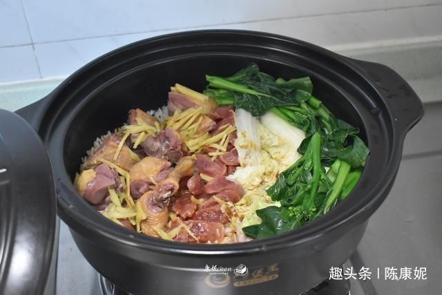 腊鸭腿腊肠|母女俩的午餐简单到只有一锅饭，晒到朋友圈，没想到都说想蹭饭