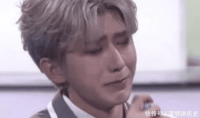 张艺兴|蔡徐坤出道时感谢导师,张艺兴李荣浩的反应太真实,装都懒得装!