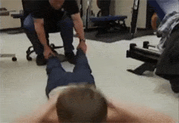 活鸡|搞笑GIF：厨师世家的孩子，从小就练爆炒活鸡