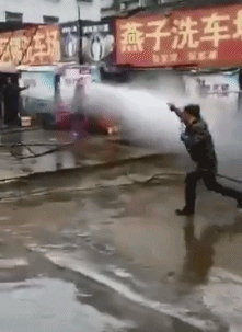 爸妈|搞笑GIF:爸妈说的生二胎很好玩,别说,还真的是