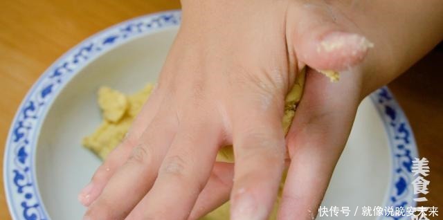 地瓜叶|红薯花样吃法，蒸煮炸炖都不如这样煎着吃，夹心流糖怎么都吃不够