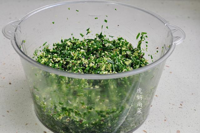 不用|新式韭菜盒子,不用捏边,皮薄馅多又均匀,软嫩鲜香