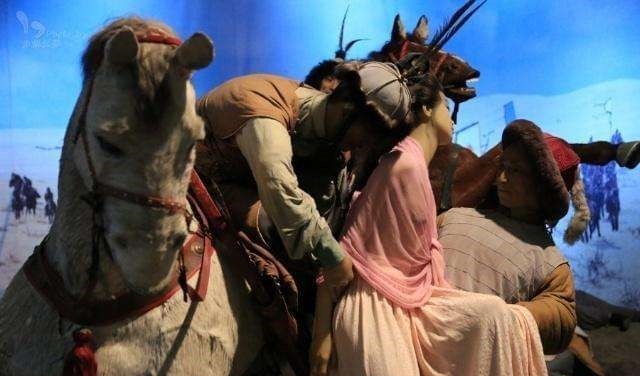 侵犯|宋朝受害者有罪论靖康耻女子被扒光受辱,程朱理学怪其不守贞洁