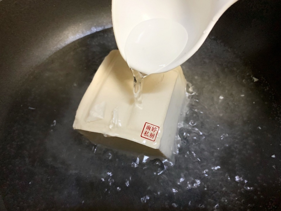  鱼汤|不管炖什么鱼，都不要加这“2种调味料”，做不对鱼汤又腥又难喝