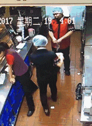 广场|搞笑GIF:广场新来的舞帝