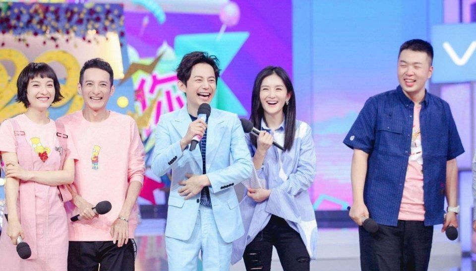  失误|吴昕主持真的不行吗何炅节目唯一一次尴尬失误，被吴昕巧妙化解