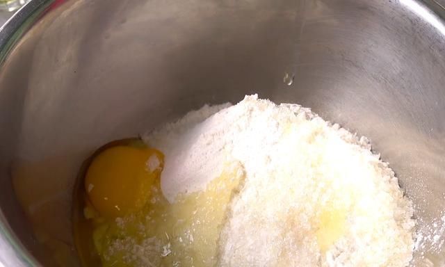 好吃|家中自制蓝莓夹心面包,无须烤箱和蒸锅,简单美味,比买的还好吃