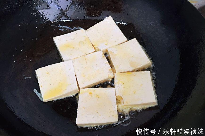 鲜嫩|煎豆腐的时候,千万别直接下锅煎,教你这一步,鲜嫩不碎不粘锅!