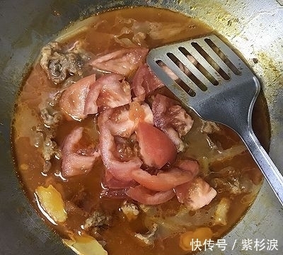  去除牛肉|家宴·西红柿炖牛腩