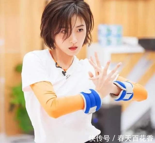  骨折|万茜车祸致粉碎性骨折，遗憾退出姐姐舞台