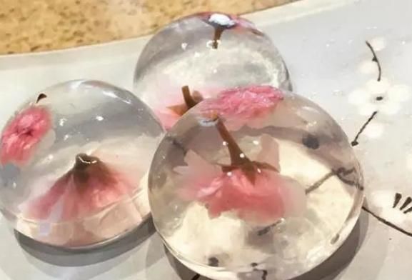 女生|男生舍不得送女生的4种零食,水馒头不算啥,全买得起家里有矿