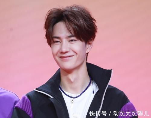  比赛|王一博首次尝试带孩子，摩托车比赛冠军遭质疑，节目组打7字掩护