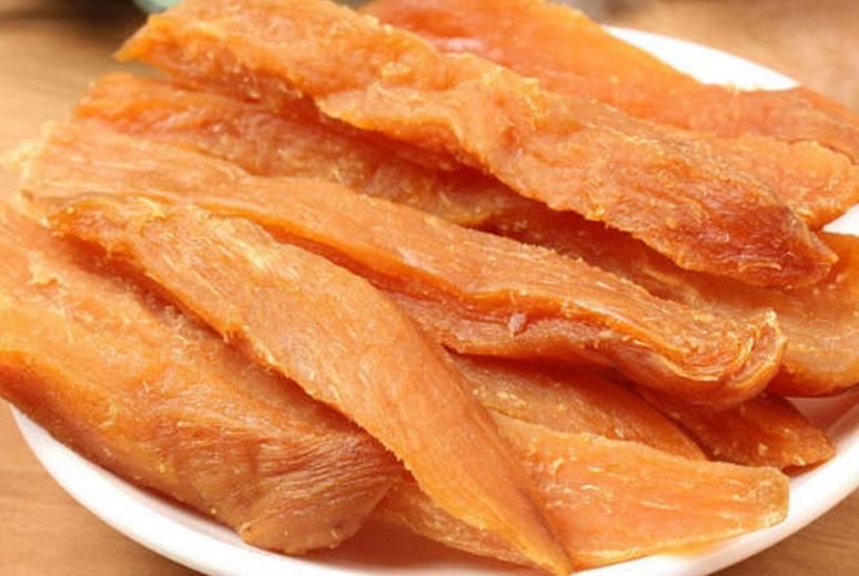 红薯|买几个红薯回家给孩子做个“红薯干”,香甜美味有嚼劲,超好吃