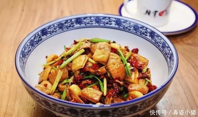 鸡蛋|家常美食西红柿鸡蛋面,糊辣肥肠,香炝鸡汁脆春笋