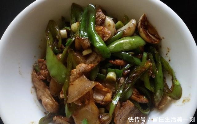 吃饭|在家请工友吃饭,老婆掌厨做的菜,端上桌工友看了扭头就走