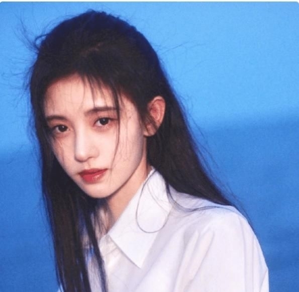 明星|鞠婧祎出道前旧照曝光,面容清纯羞涩,这就是4千年的美女?