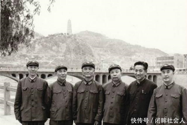  疯婆子|刘亚楼回家探亲，竟被疯婆子拦住，知其身份后上将大动肝火