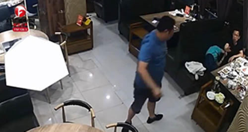 事件|接连发生女性公共场合遭暴打事件，那些高叫“打得好”的人，脑袋被驴踢了吗