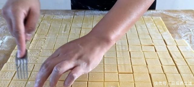 玉米面|只需面粉和玉米面,在家做出酥脆的锅巴