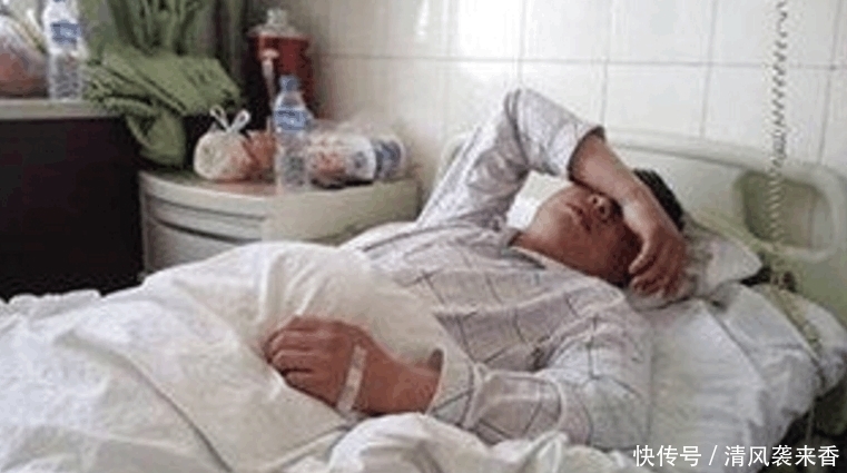  抢走|孙女弄丢救命钱, 奶奶跪着痛哭, 路人抢走她的袋子, 惊喜突然来了