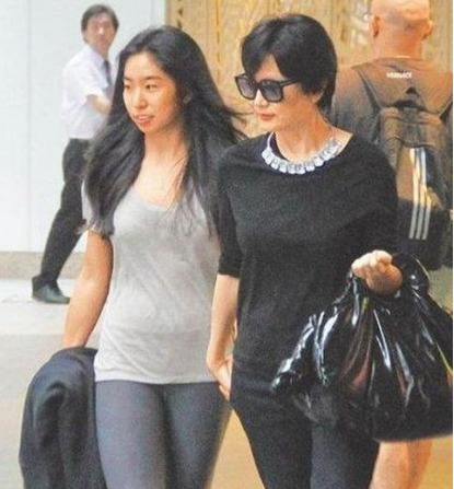 混血|林青霞继女罕见曝光,素颜出镜穿着朴素,一脸“混血风”!