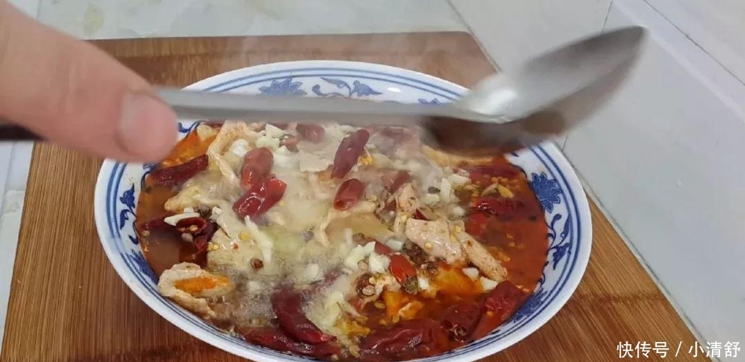 比水|1颗白菜,1块猪肉,教你简单一做,比水煮肉片都好吃,越吃越过瘾