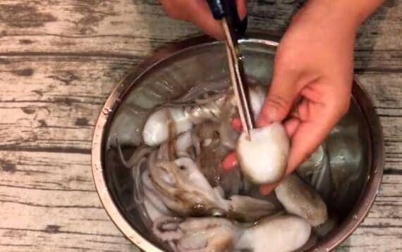 好吃|让我们分享一个自制版的辣炒八爪鱼不腥，不老，很脆很好吃