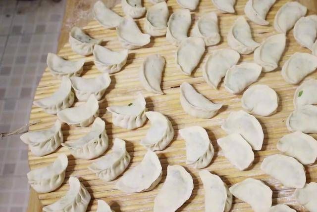 茄子|茄子和韭菜这样做，没想到这么好吃，我家一周吃5次，比吃肉还香