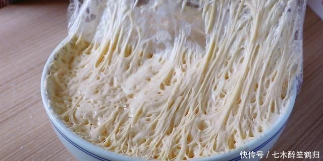 面糊|发面饼最简单做法,手不沾面,锅里一倒就做好,外酥里软葱香四溢