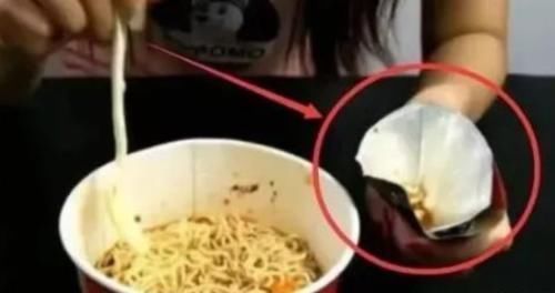 竟然|吃了10年泡面才发现，桶面上竟然有个机关，太实用了可惜很多人还不知道