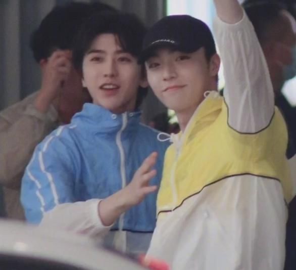 滤镜|22岁蔡徐坤遇上20岁陈立农,没了十级滤镜,两岁年龄差成亮点