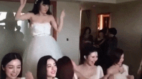 姑娘|搞笑GIF趣图:姑娘表情真的好醉人,我承认我被迷住了