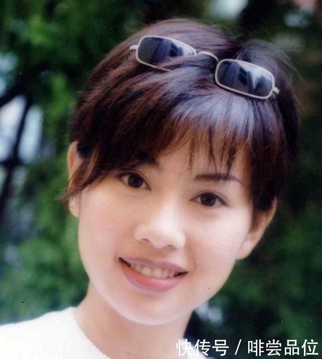 花旦|出道20年也没红,娶大8岁TVB花旦至今无子,无奈选择领养