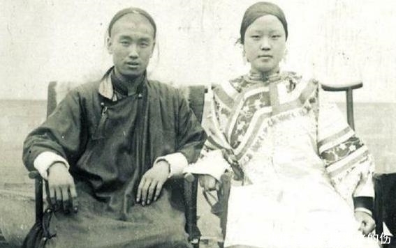 贵族|晚清真实老照片烧火做饭的农妇，最后一张骑着毛驴的贵族太太