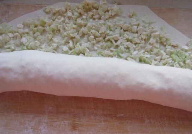 好吃|小时候吃着奶奶做的豆腐卷最好吃,5块钱食材能做一锅,补钙健脾,吃不够