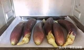 酸爽可口|我怎么能吃油浸蟹味菇拌烤茄子