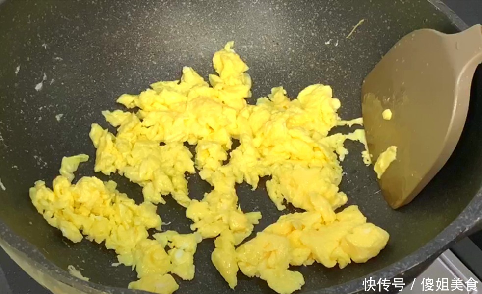 上市|秋天,用此菜炒鸡蛋,比韭菜还要香,2块钱一斤,目前正是上市季