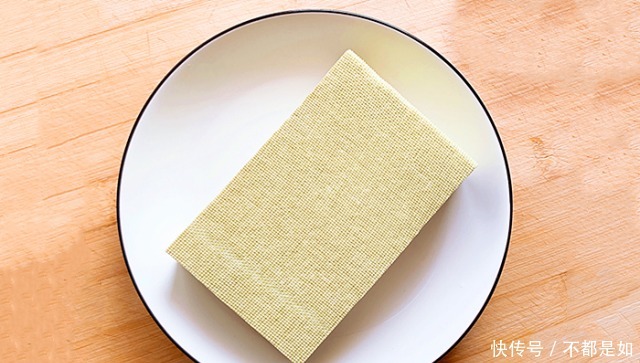 好看|大厨教你煎豆腐,多加“1步”,不粘锅不糊底,色泽好看味道香