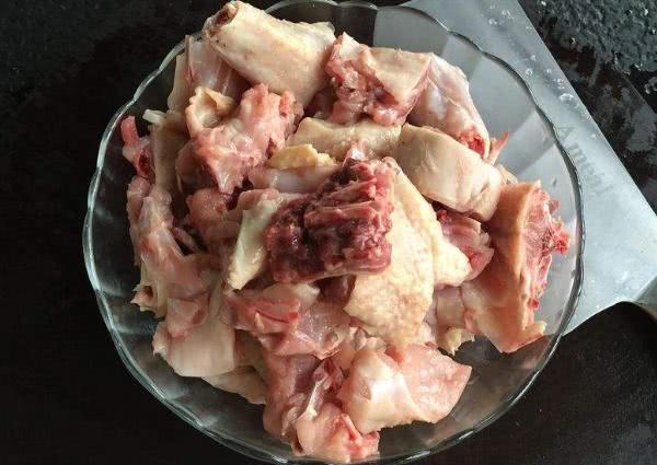 鸡块|炖鸡肉,有人直接炖,有人先焯水,大厨教你一招,鸡肉更入味