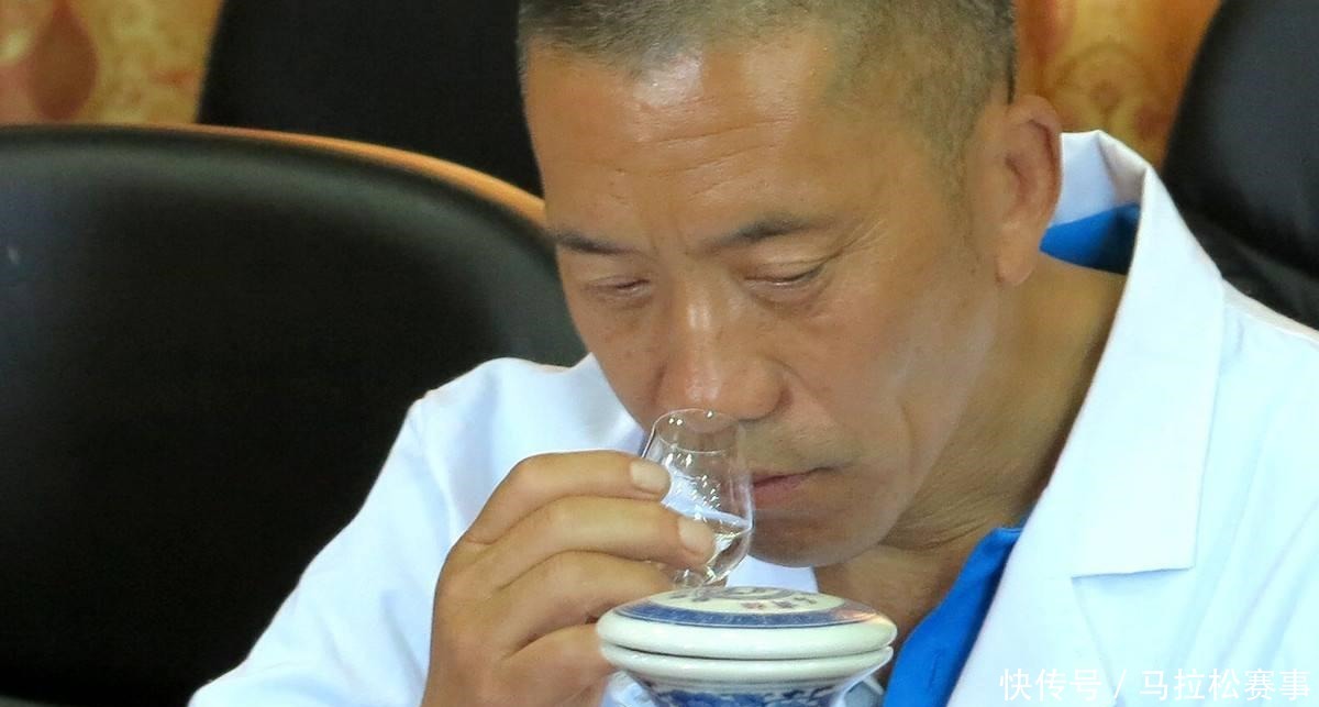 榜单|中国最猛的3种白酒,喝一小杯足以让你见周公,茅台酒无缘榜单