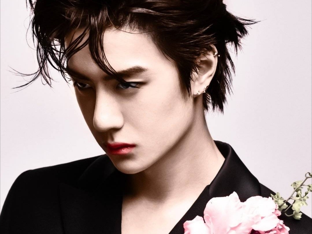 路透图中|《夏日冲浪店》官宣,王一博黄明昊同戴帽,一套衣服分着穿