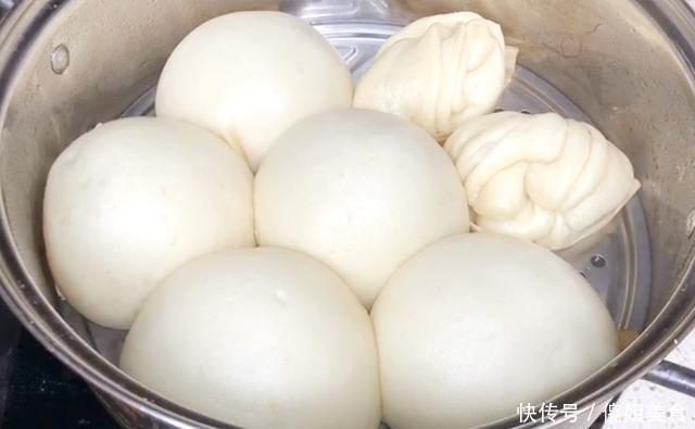 面粉|蒸馒头时,不要直接加酵母,教你3个小技巧,馒头又白又软又香!
