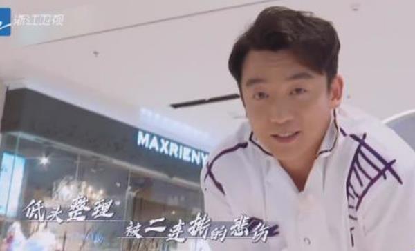  郑恺的|蔡徐坤撕掉郑恺名牌，谁注意郑恺的衣服有无台本一目了然