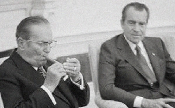 凸显|铁托把白宫当成自己家,武契奇却在白宫受审,凸显特朗普不自信