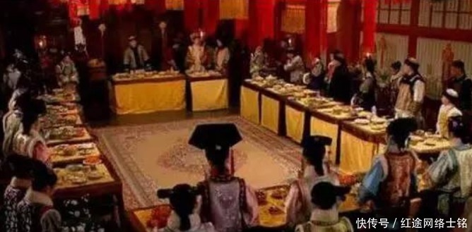 想不到|古代皇帝一顿饭那么多菜,剩下的都如何处理呢?我不说你想不到