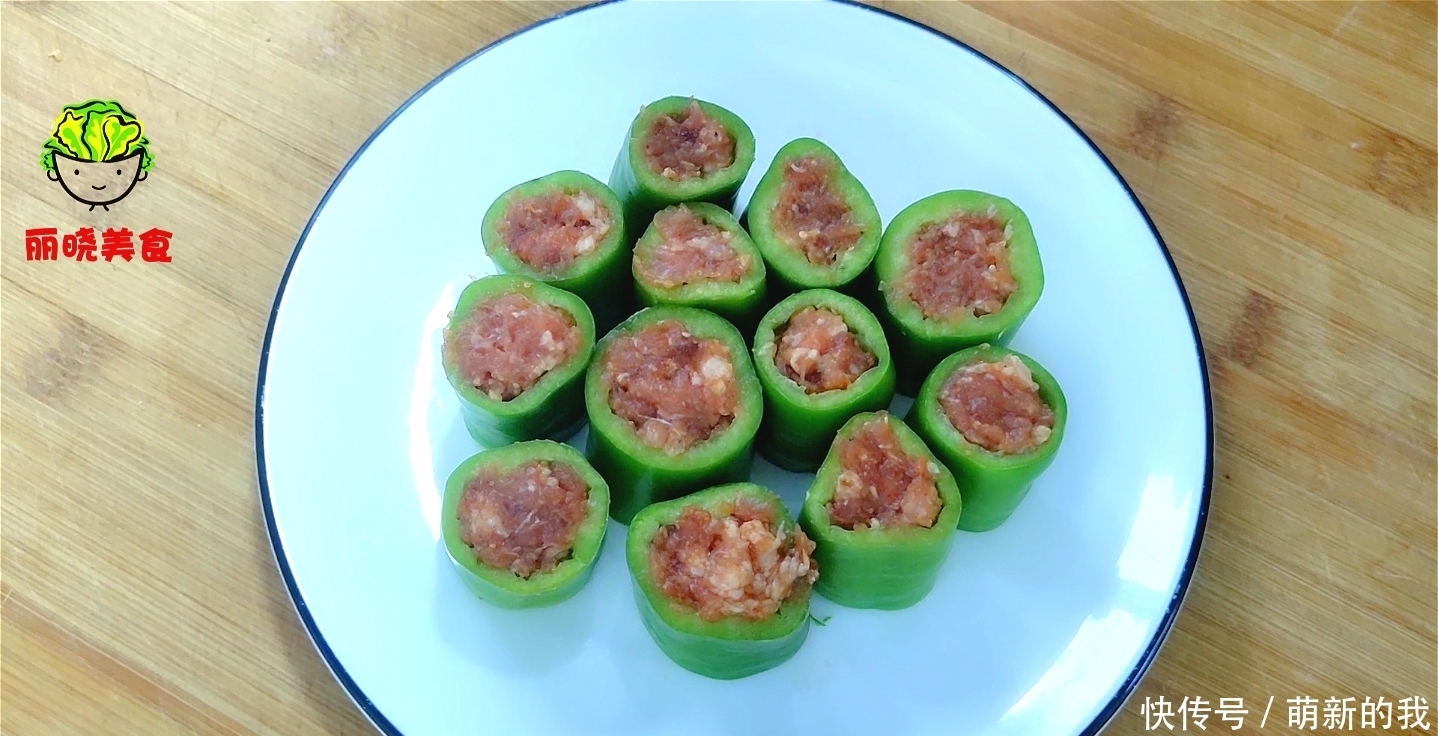 做法|青椒别再炒着吃了,教你好吃做法,不炒也不炸,出锅真的太香了