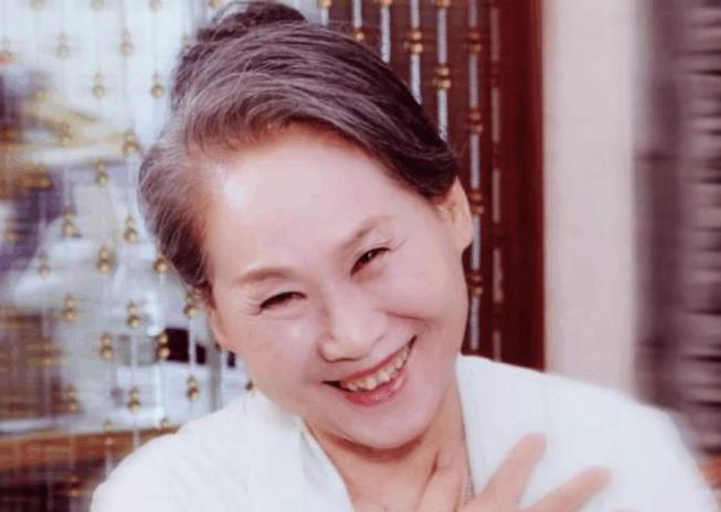 演员|母亲无意间被他带入娱乐圈,如今母亲走红,而他却无戏可拍