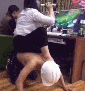 公交|搞笑GIF：今天公交上遇到一位很火的女主播