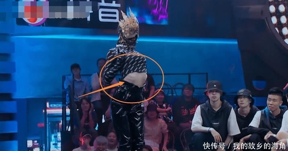 孟美岐|孟美岐戴面具跳扭腰舞,当镜头特写她的腰部,这柔韧性我没看错吧